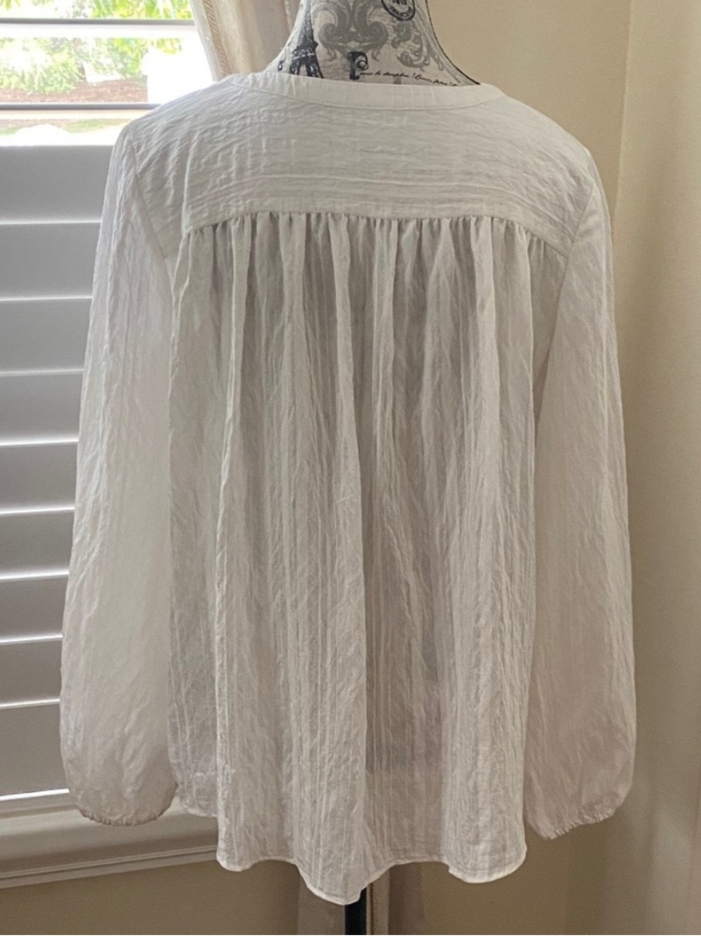 Ann Taylor White Crinkle Button Front Blouse Size Small Long Sleeve - Picture 5 of 10